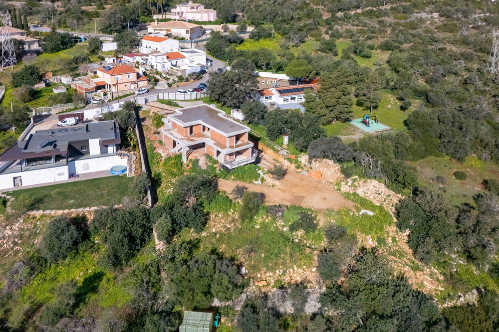 Elegant 4 bedroom villa of 537 m2 house, under construction, in the outskirts of Loulé with a spectacular country view 232453445