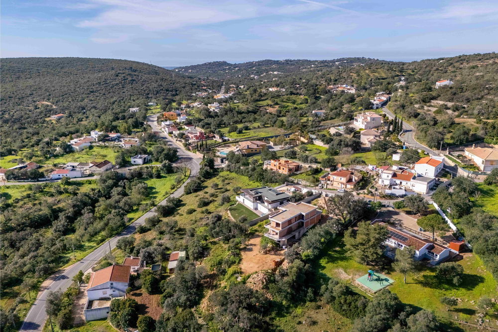 Elegant 4 bedroom villa of 537 m2 house, under construction, in the outskirts of Loulé with a spectacular country view 232453445