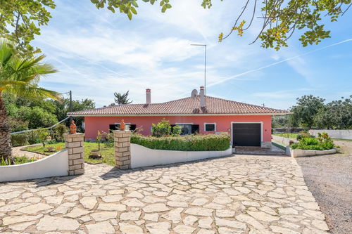 Renovation project – one floor 3 bedroom villa in Raposeiras, Santa Barbara de Nexe 872573399