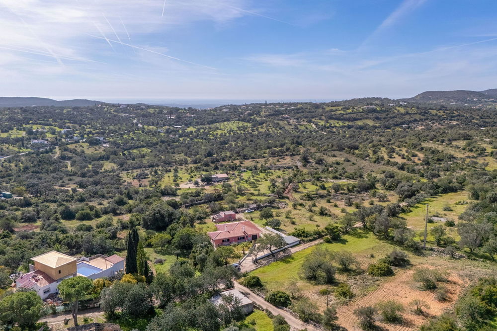 Renovation project – one floor 3 bedroom villa in Raposeiras, Santa Barbara de Nexe 872573399