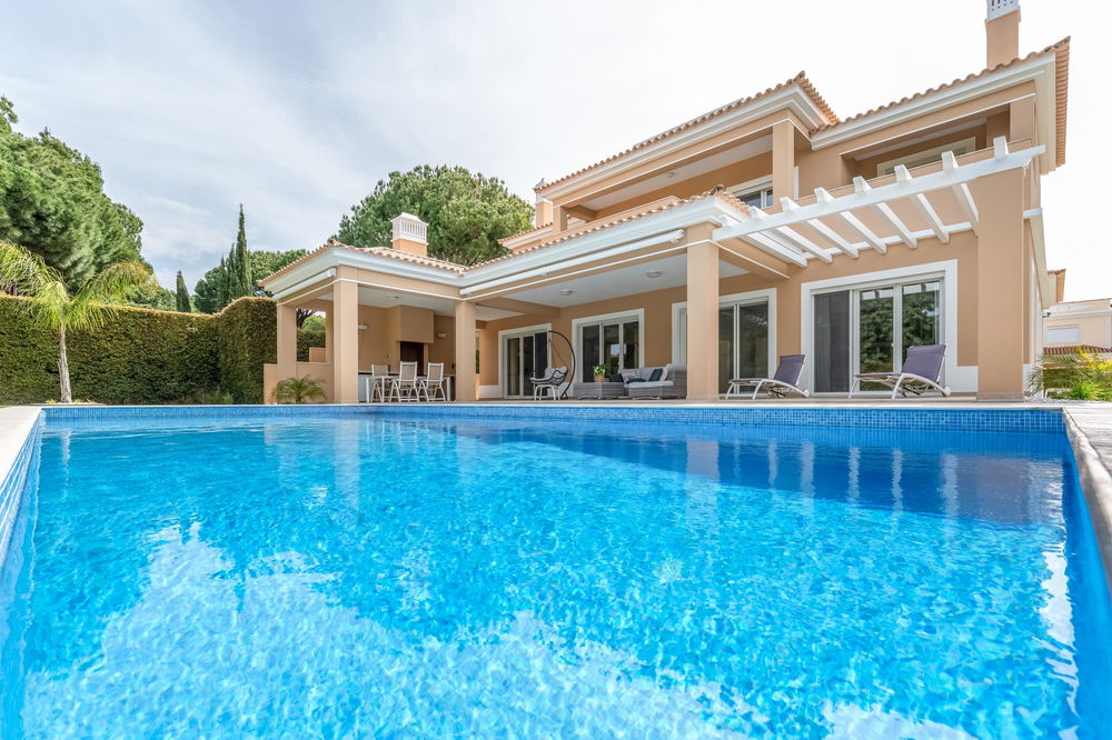 Beautifully presented 4-bedroom villa in Vila Sol 2661499836