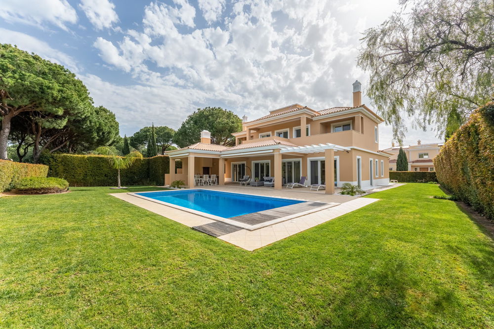 Beautifully presented 4-bedroom villa in Vila Sol 2661499836