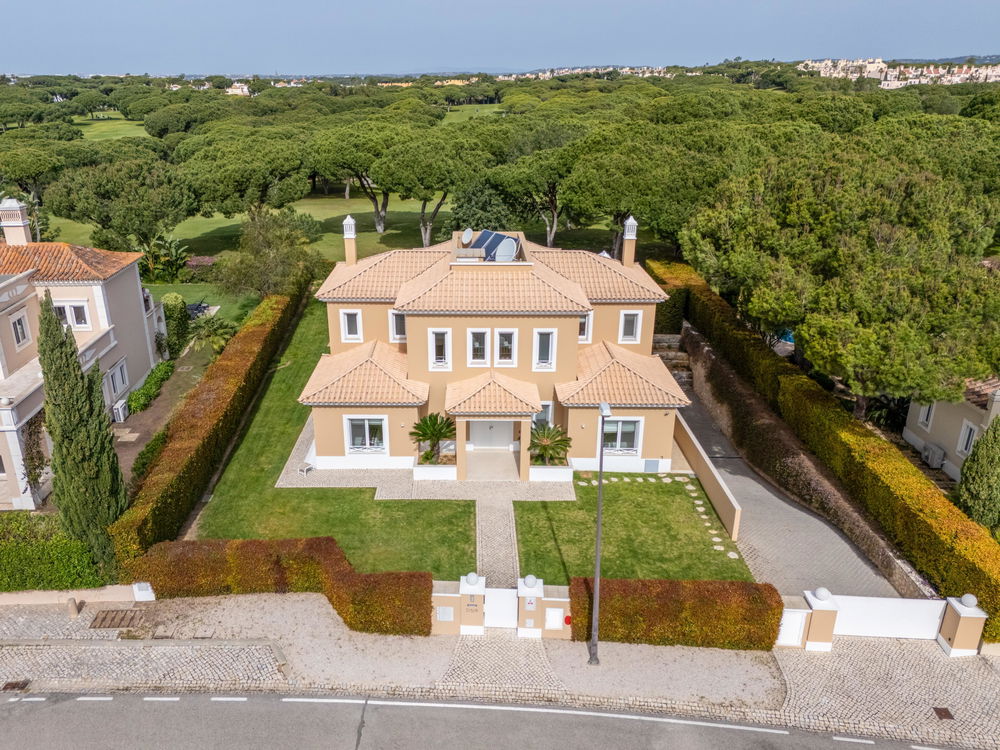 Beautifully presented 4-bedroom villa in Vila Sol 2661499836