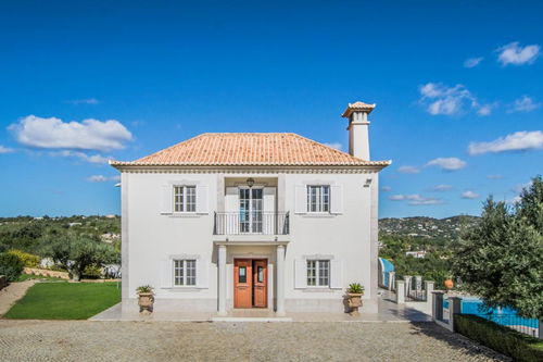 3 Bedroom Mansion in a pristine condition with swimming pool on a large plot in Santa Bárbara de Nexe 2667951201