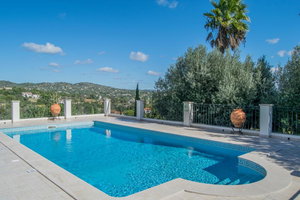 3 Bedroom Mansion in a pristine condition with swimming pool on a large plot in Santa Bárbara de Nexe 2667951201