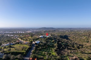 A brand-new villa, featuring a meticulously renovated ruin, with charm and astonishing sea view in Loulé 832173485