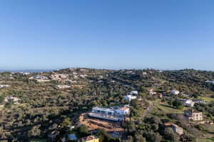 A brand-new villa, featuring a meticulously renovated ruin, with charm and astonishing sea view in Loulé 832173485