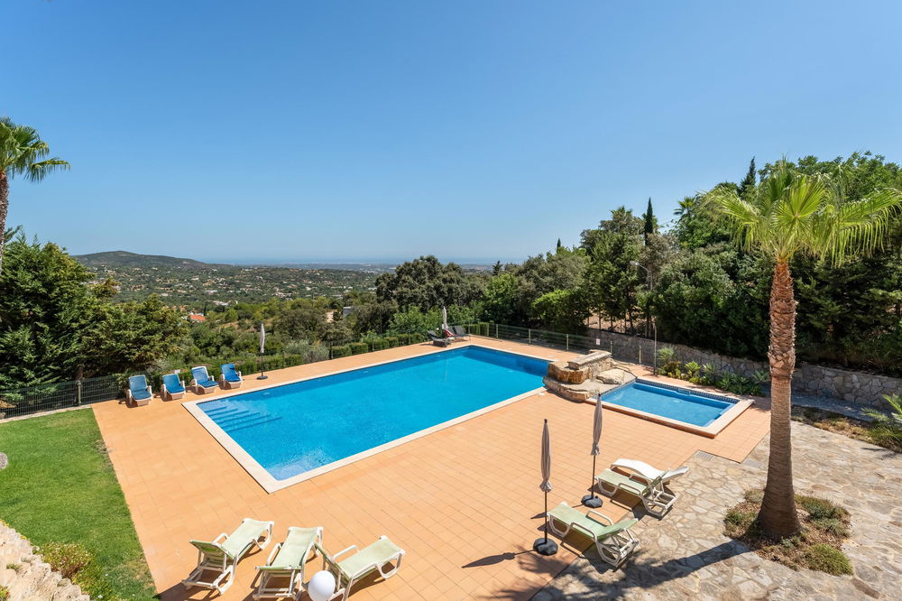 Excellent investment opportunity – Pleasant semi-detached 4 bedroom villa close to Santa Bárbara de Nexe 3148957246