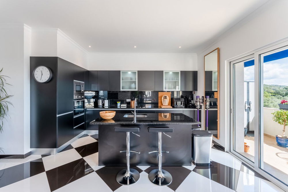 A High-Quality 3-Bedroom Duplex in the Heart of Santa Barbara de Nexe, in a Residence with 4 Apartments and a Pool 966234246
