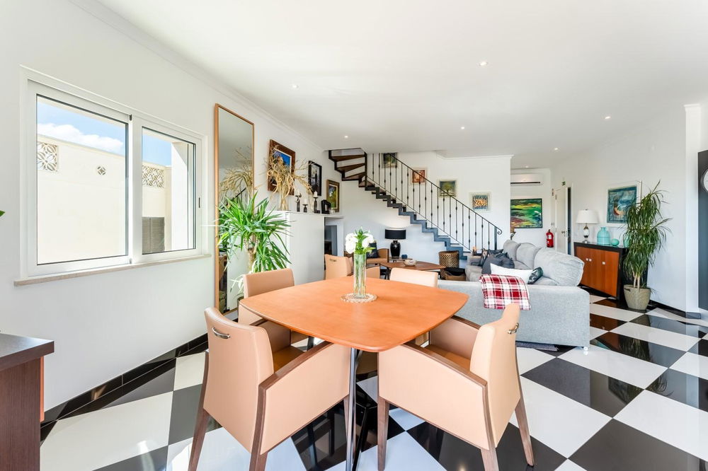 A High-Quality 3-Bedroom Duplex in the Heart of Santa Barbara de Nexe, in a Residence with 4 Apartments and a Pool 966234246