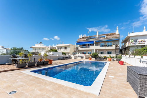 A High-Quality 3-Bedroom Duplex in the Heart of Santa Barbara de Nexe, in a Residence with 4 Apartments and a Pool 1056593055