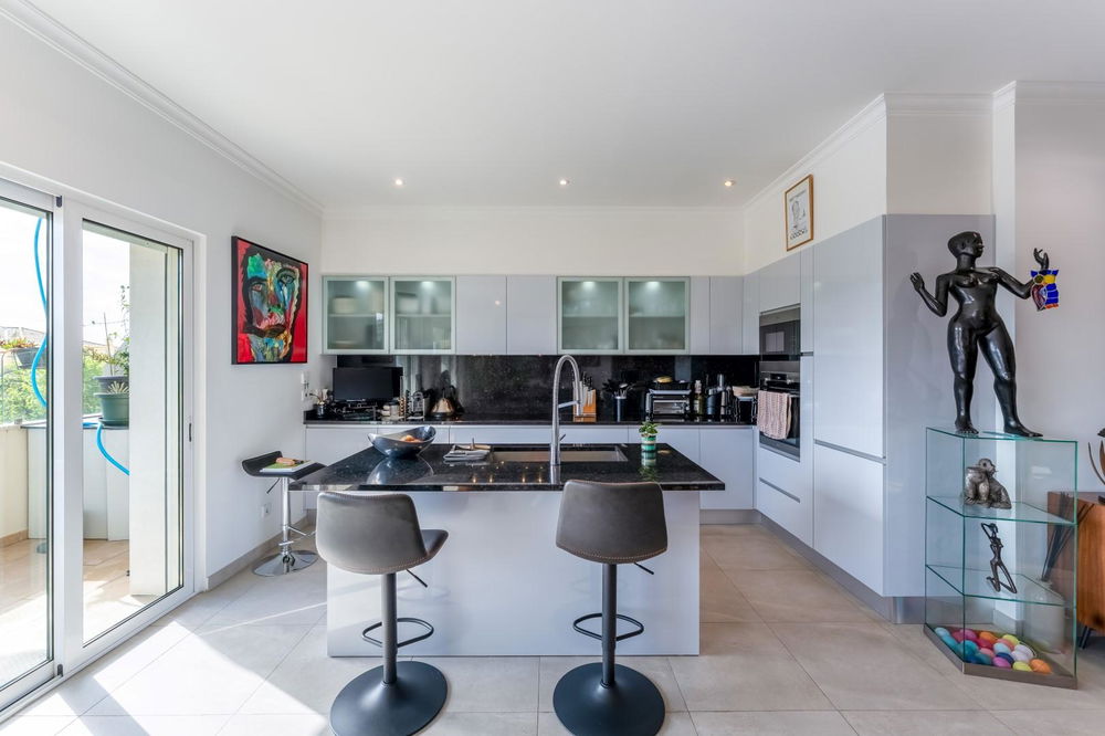 A High-Quality 3-Bedroom Duplex in the Heart of Santa Barbara de Nexe, in a Residence with 4 Apartments and a Pool 1056593055