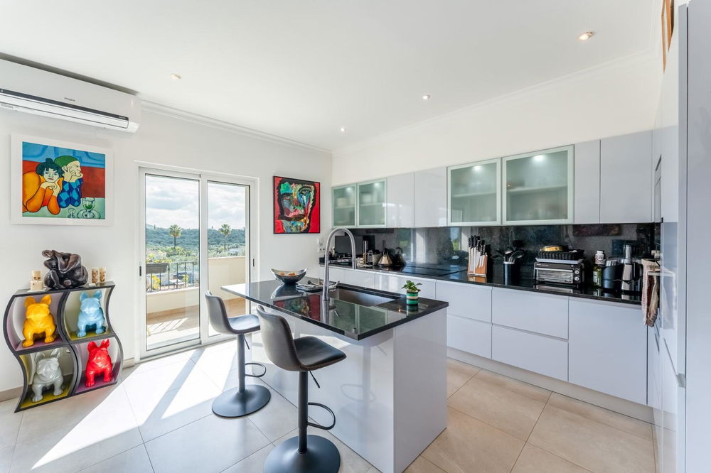 A High-Quality 3-Bedroom Duplex in the Heart of Santa Barbara de Nexe, in a Residence with 4 Apartments and a Pool 1056593055