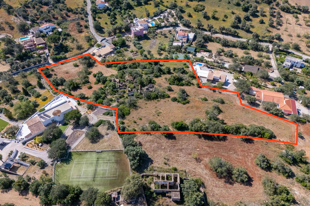 Charming Ruin with Endless Potential to build on a huge plot in Santa Bárbara de Nexe 51789032