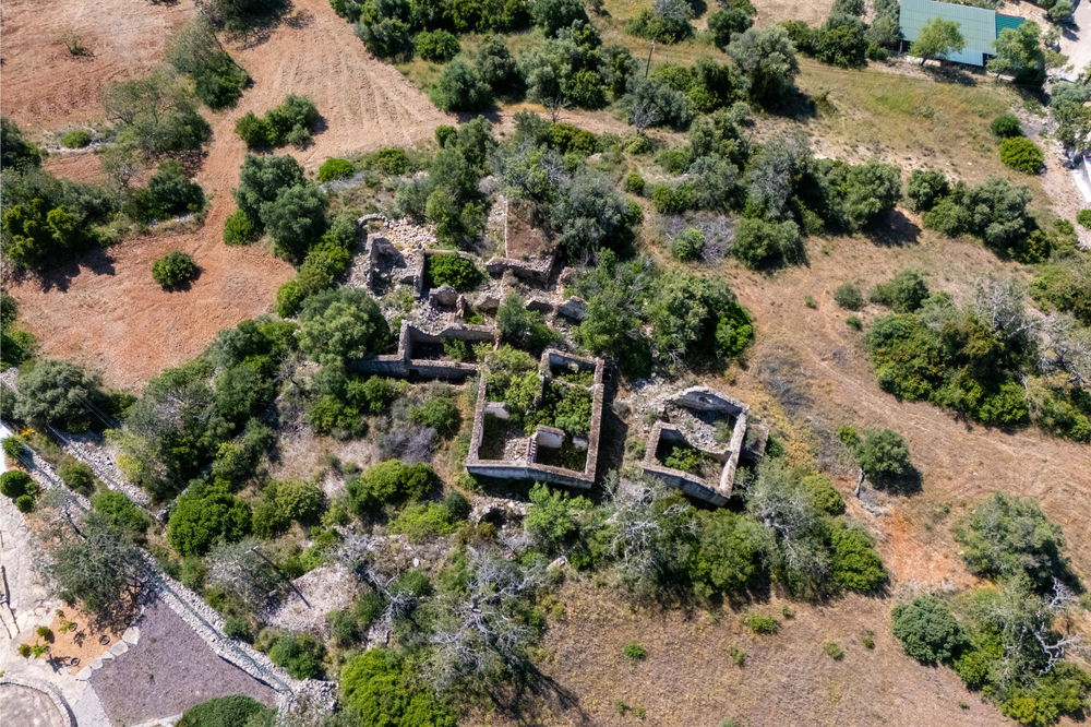 Charming Ruin with Endless Potential to build on a huge plot in Santa Bárbara de Nexe 51789032