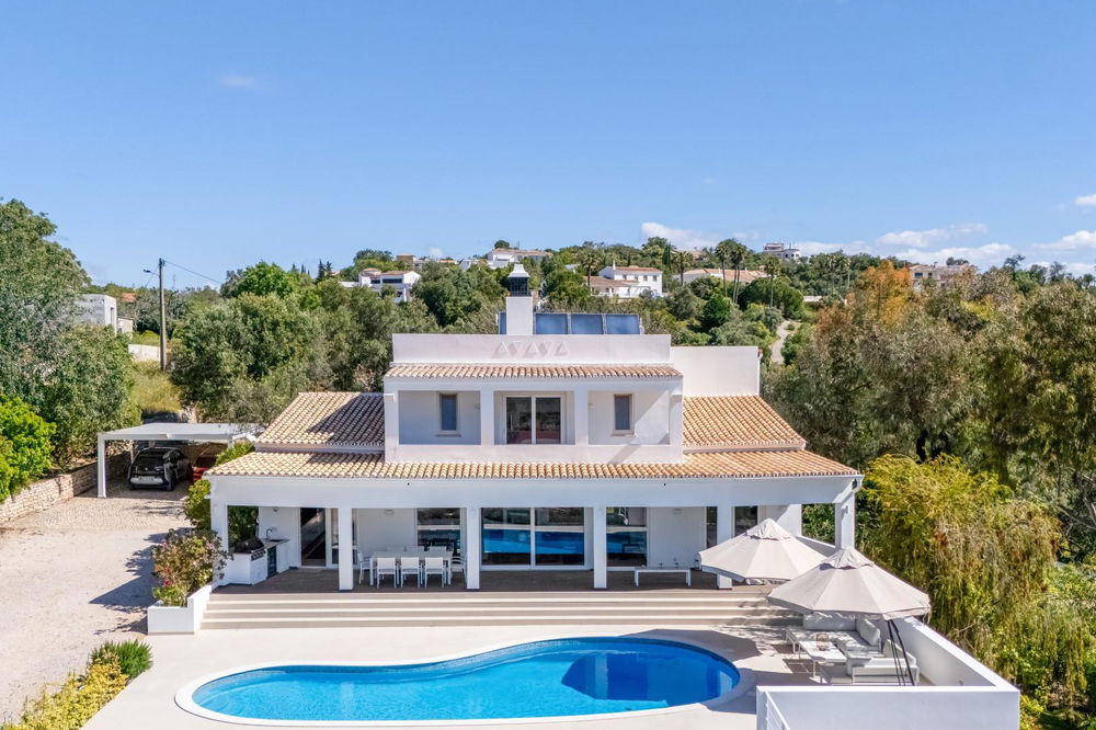 Contemporary renovated villa in the outskirt of Loulé with great sea view 259531237
