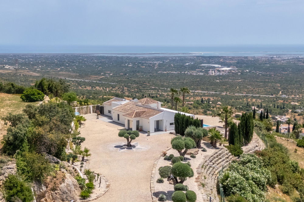Stunning contemporary villa with fantastic seaviews in Estoi 433798786