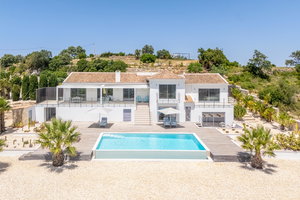 Stunning contemporary villa with fantastic seaviews in Estoi 433798786