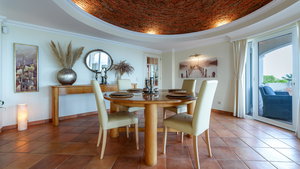 4 bedroom Villa nestled in the picturesque hills of Santa Barbara de Nexe, in a exclusive gated community. 1656755583
