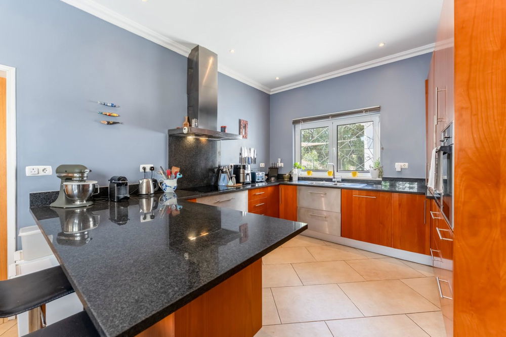 Detached single-level 4 bedroom villa in Santa Barbara de Nexe 2372811447