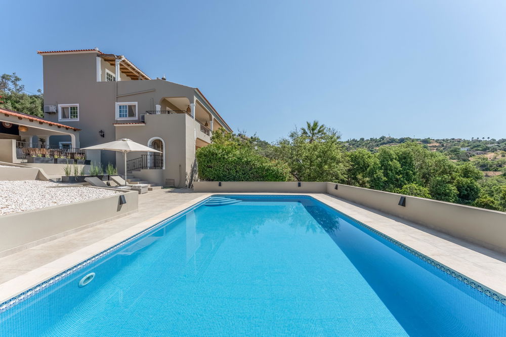 Elegant Villa on a gentle hill with ocean and country views 201443453