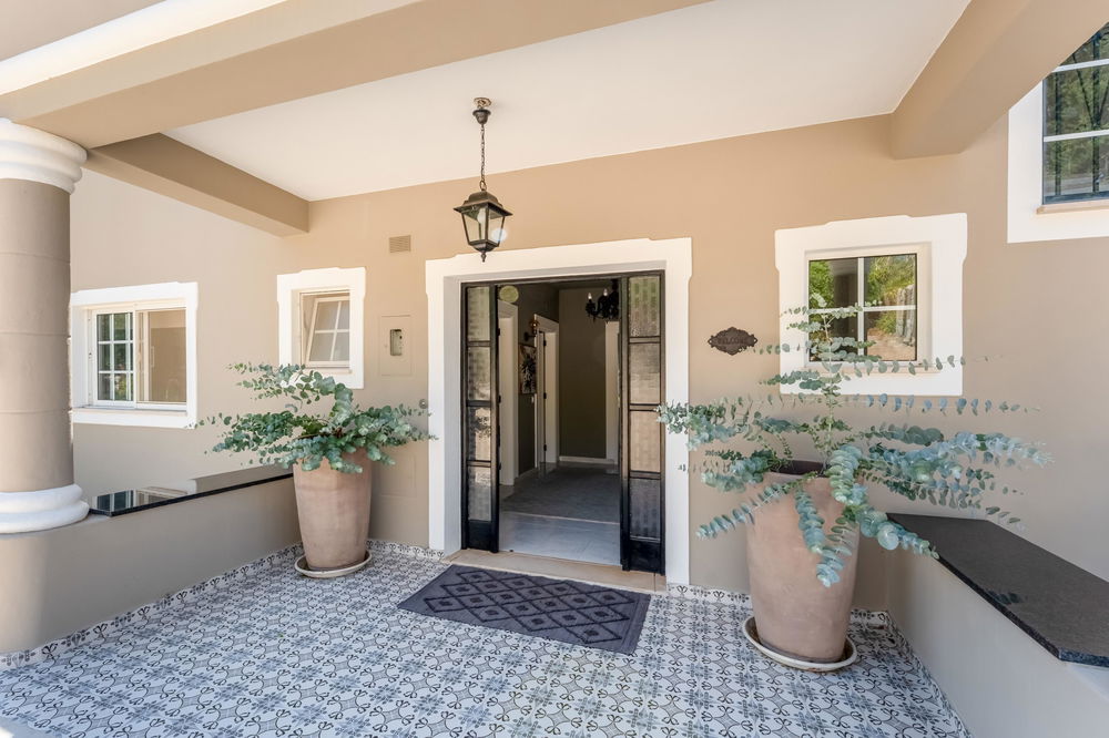 Elegant Villa on a gentle hill with ocean and country views 201443453