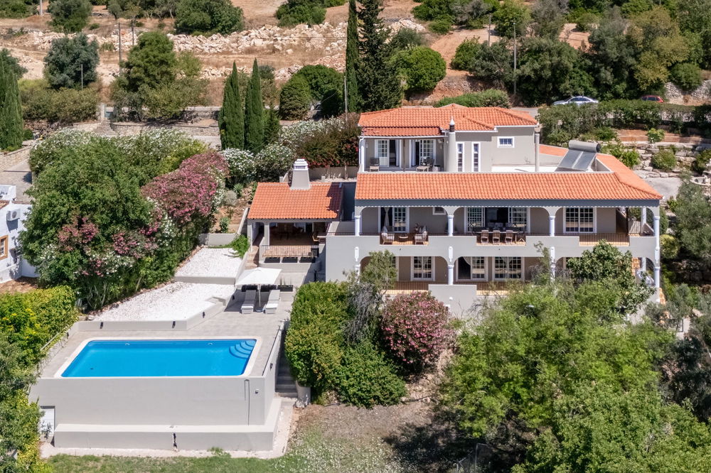 Elegant Villa on a gentle hill with ocean and country views 201443453