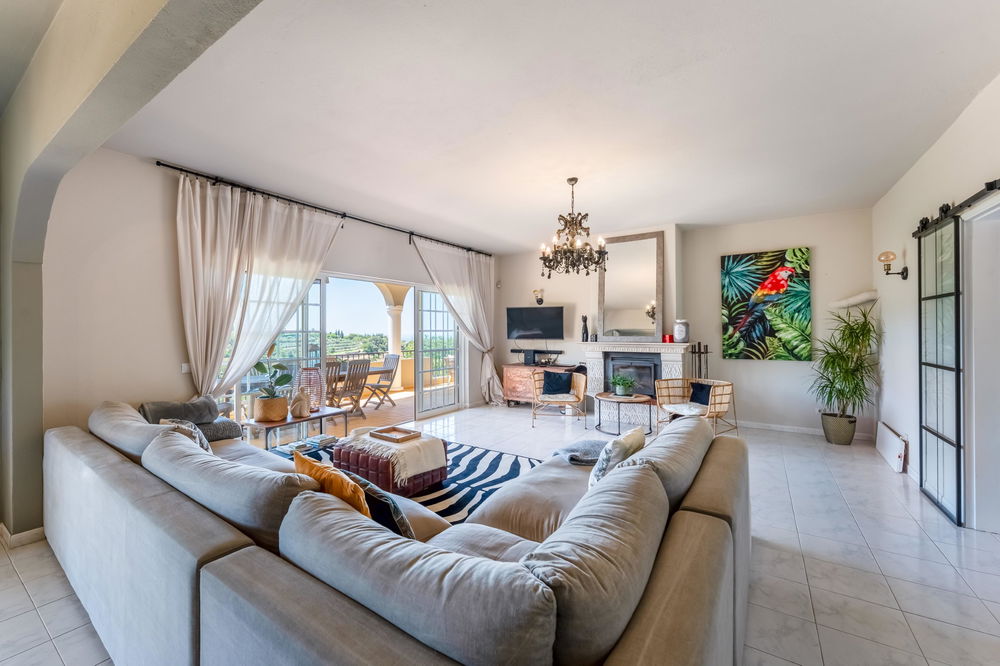 Elegant Villa on a gentle hill with ocean and country views 201443453