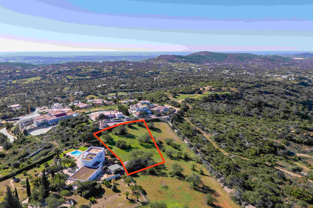 Beautiful plot in Quinta das Raposeiras with an exceptionnal construction possibility up to 732m2 2917271060