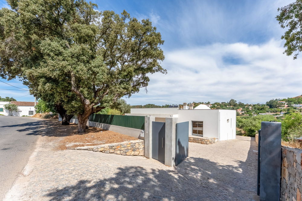 Modern Elegance: Newly built single-storey modern villa with 4 bedrooms in São Brás de Alportel. 3319723085