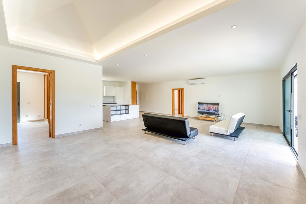 Modern Elegance: Newly built single-storey modern villa with 4 bedrooms in São Brás de Alportel. 3319723085