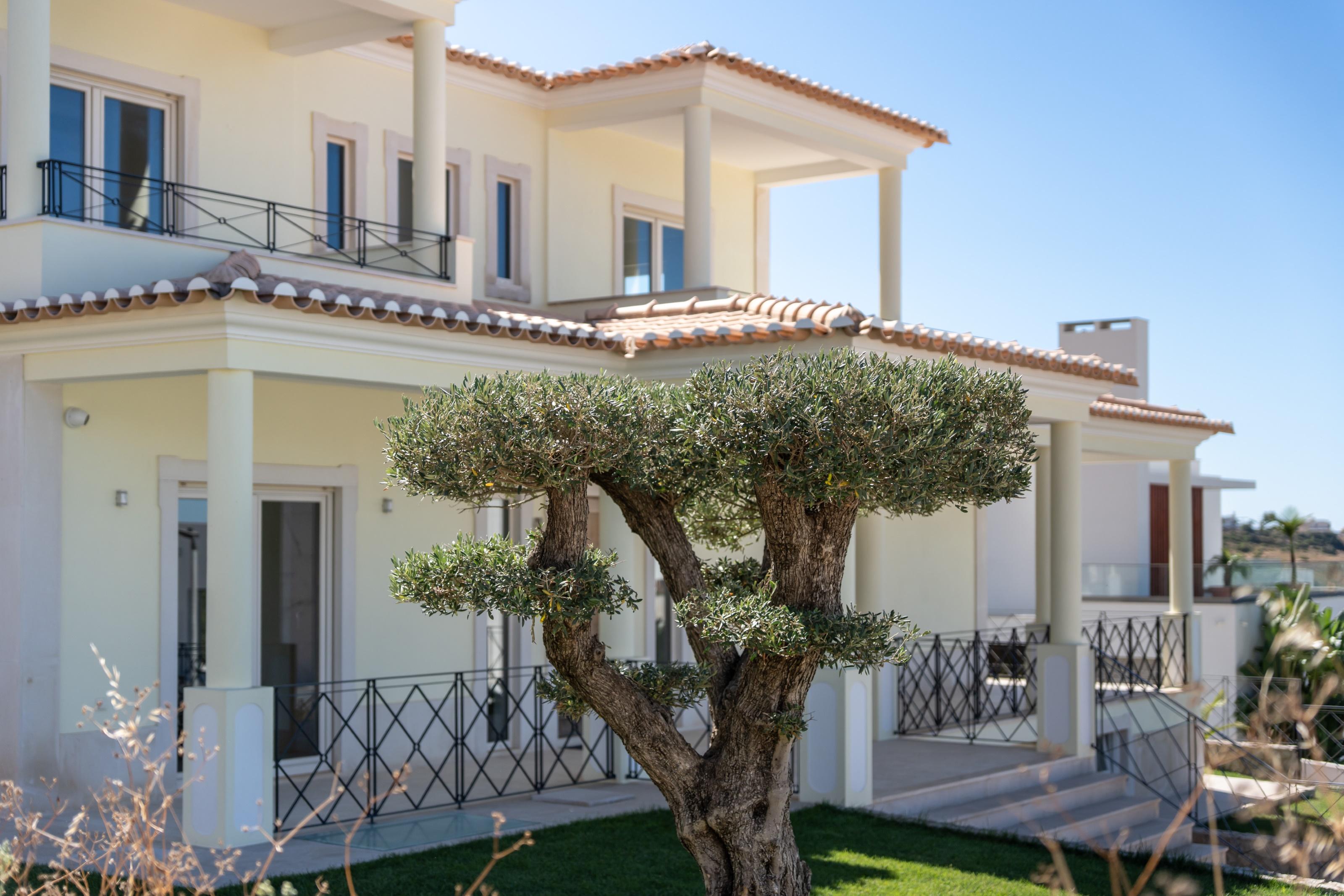 New Villa next to the Marina in the best residential area of Albufeira