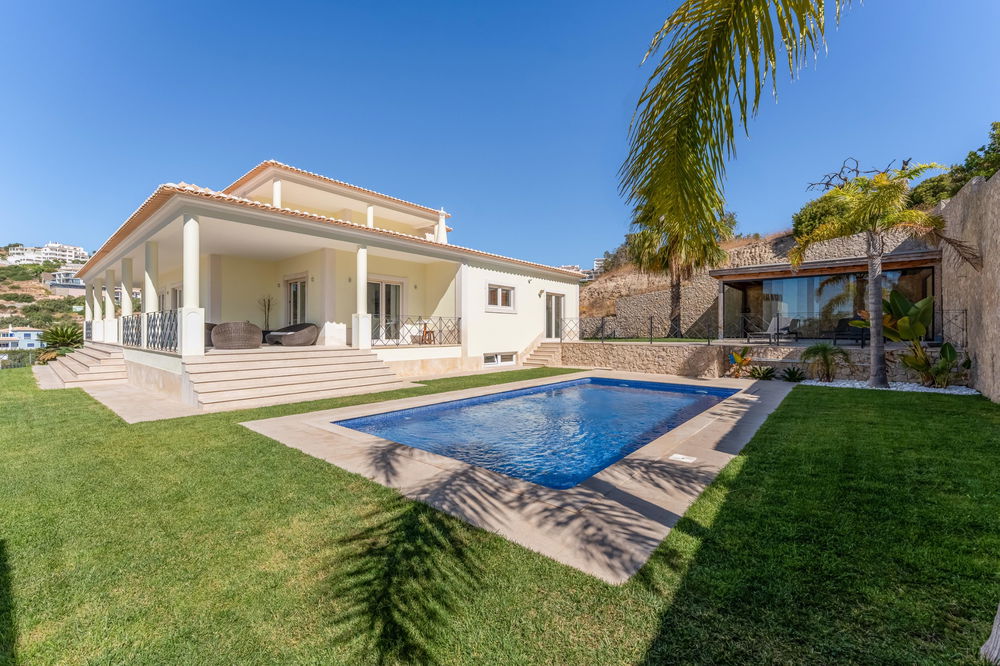 New Villa next to the Marina in the best residential area of Albufeira 2564773833