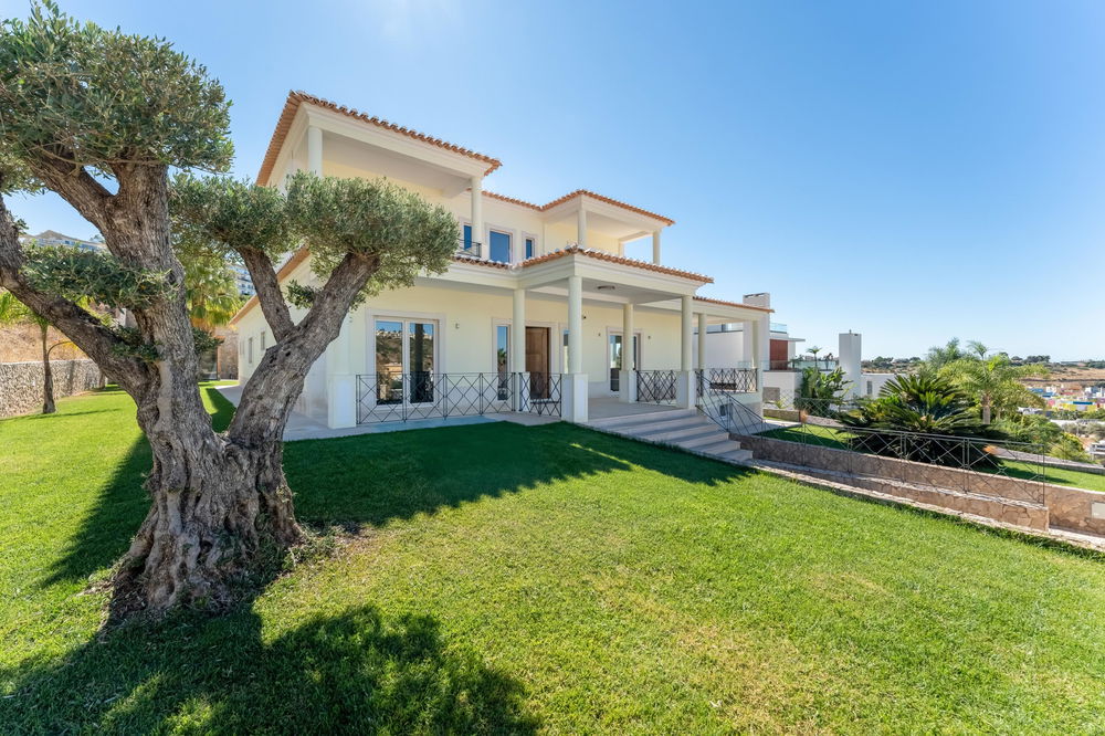 New Villa next to the Marina in the best residential area of Albufeira 2564773833