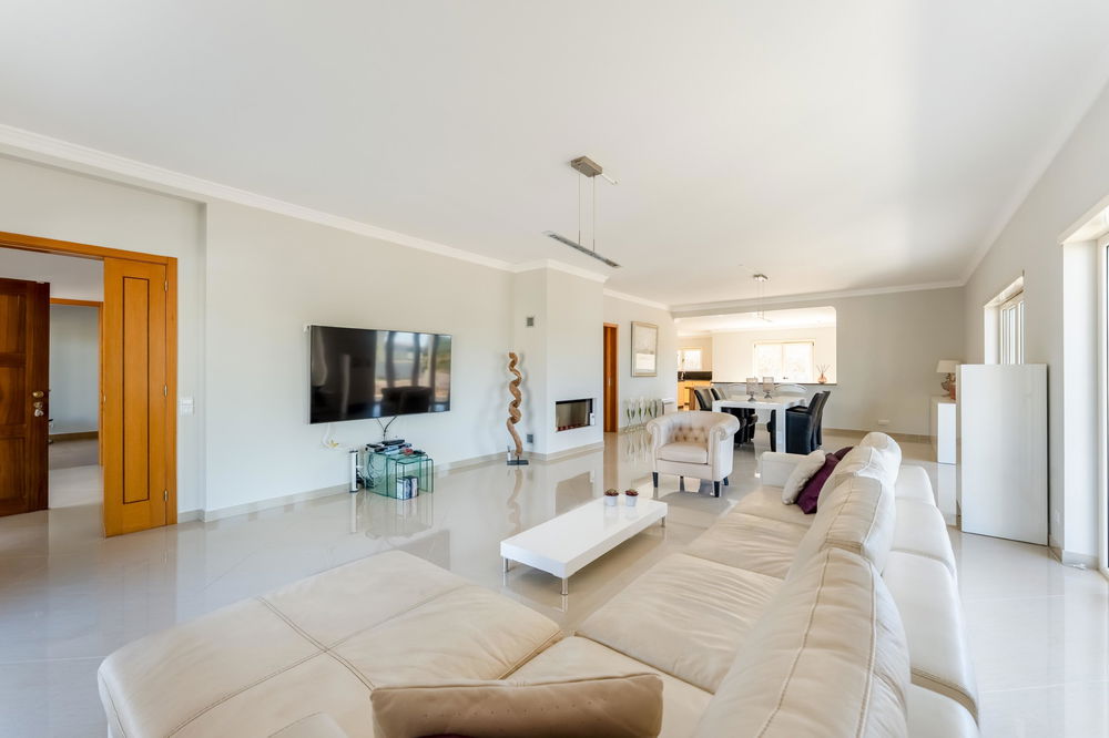 New Villa next to the Marina in the best residential area of Albufeira 2564773833