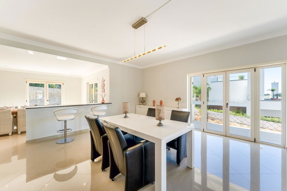 New Villa next to the Marina in the best residential area of Albufeira 2564773833