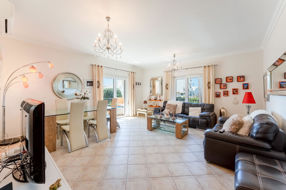 Charming T3 apartment in the heart of Santa Barbara de Nexe, offering a cozy retreat with easy access to all amenities – the perfect place to relax and enjoy life 3785369948