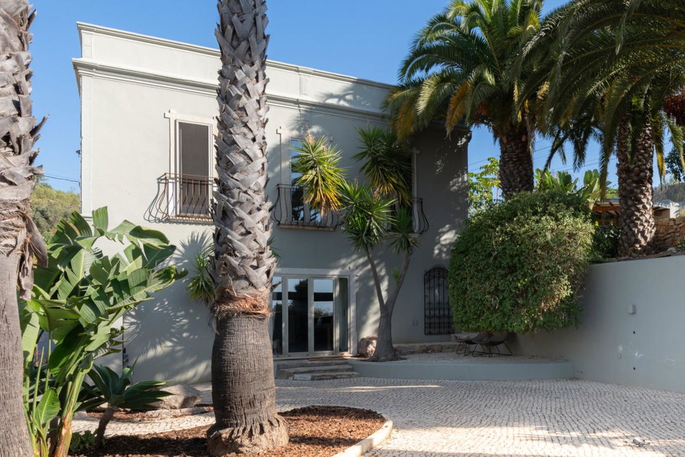 Enchanting home with ocean view only minutes away from Loulé 421126027