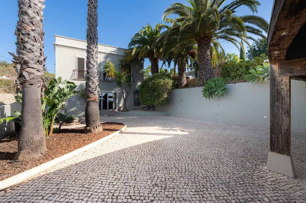 Enchanting home with ocean view only minutes away from Loulé 421126027