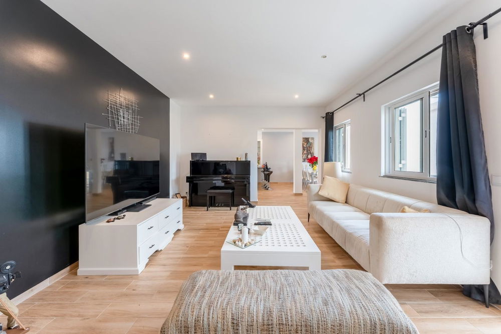 Tasteful 3-bedroom, single-story villa, just minutes from the charming village of Santa Bárbara de Nexe 924398856