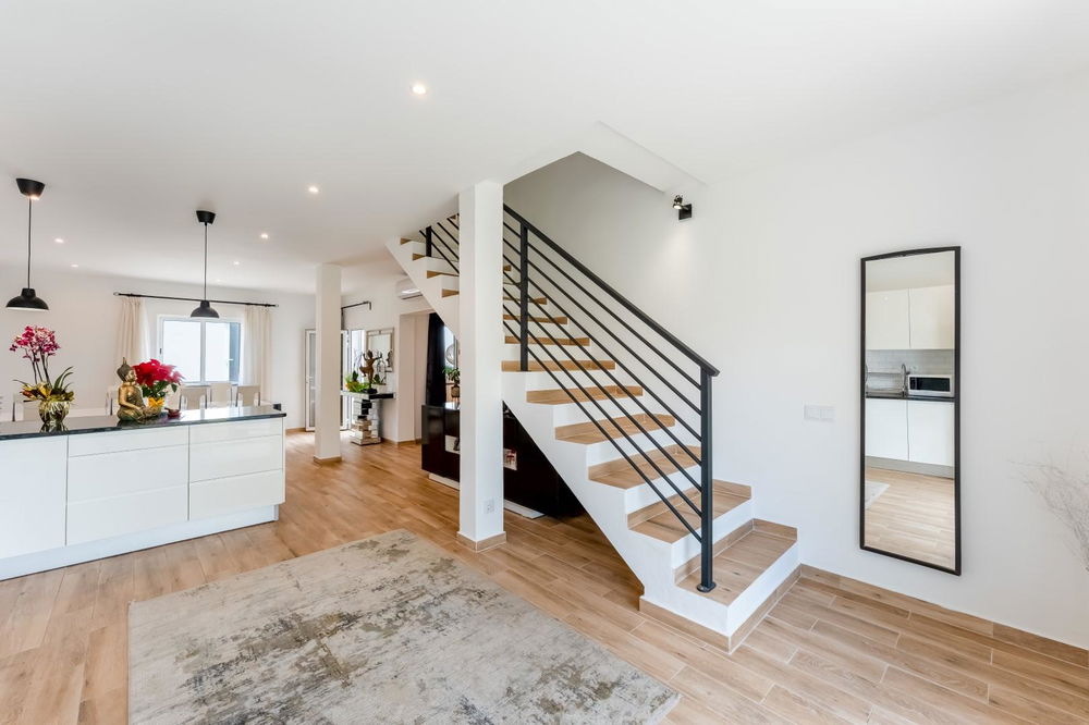 Tasteful 3-bedroom, single-story villa, just minutes from the charming village of Santa Bárbara de Nexe 924398856