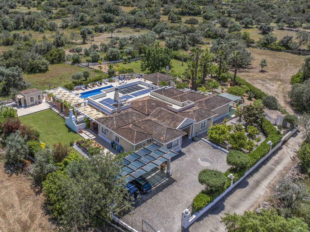 Luxury 4-bedroom single-storey villa in Santa Bárbara de Nexe 2277366367