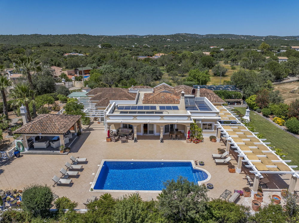 Luxury 4-bedroom single-storey villa in Santa Bárbara de Nexe 2277366367
