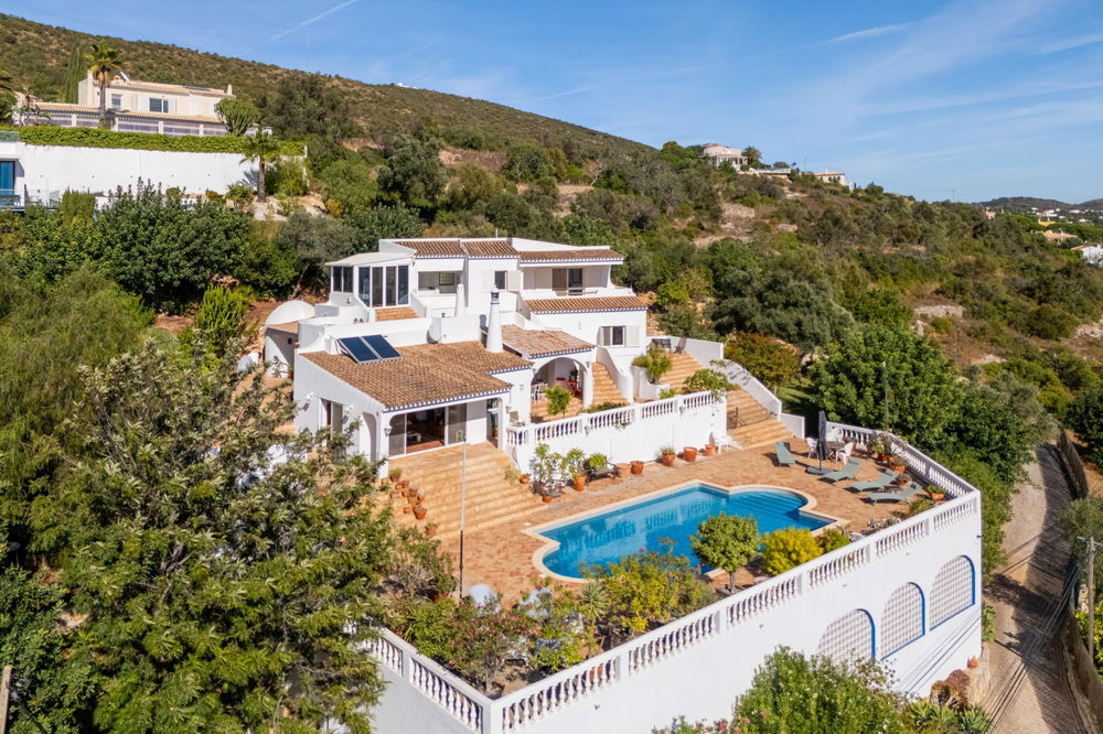 3 bedroom villa with genuine character and elegance, with sea views, a swimming pool and with a lot of privacy in Santa Barbara de Nexe 2908287307