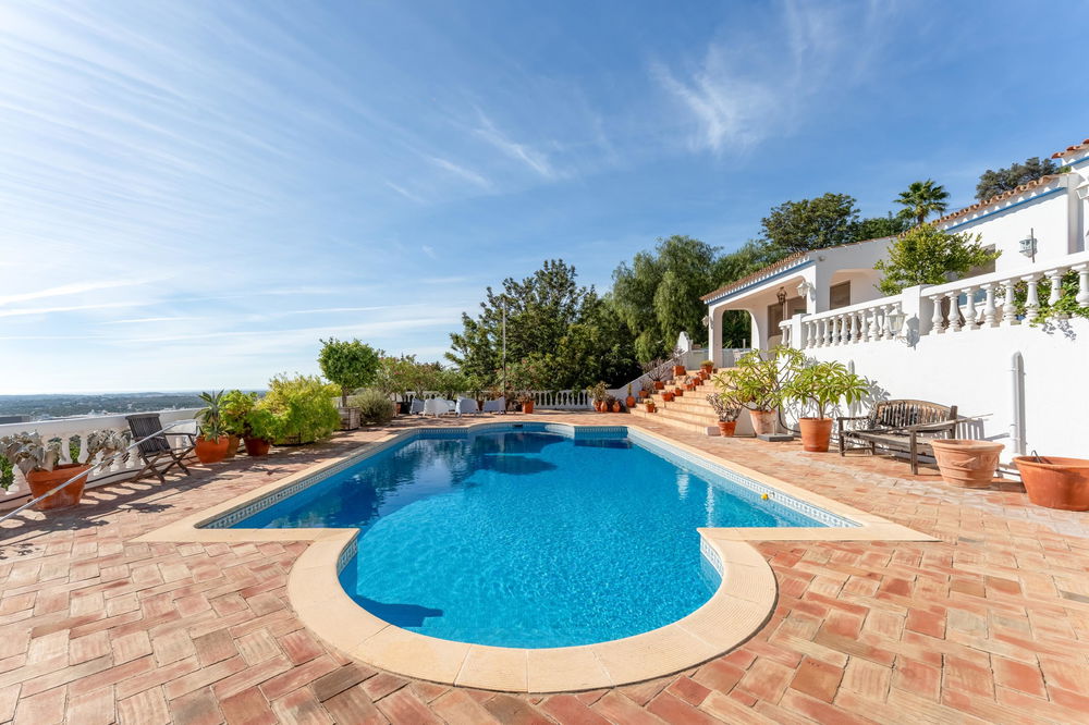 3 bedroom villa with genuine character and elegance, with sea views, a swimming pool and with a lot of privacy in Santa Barbara de Nexe 2908287307