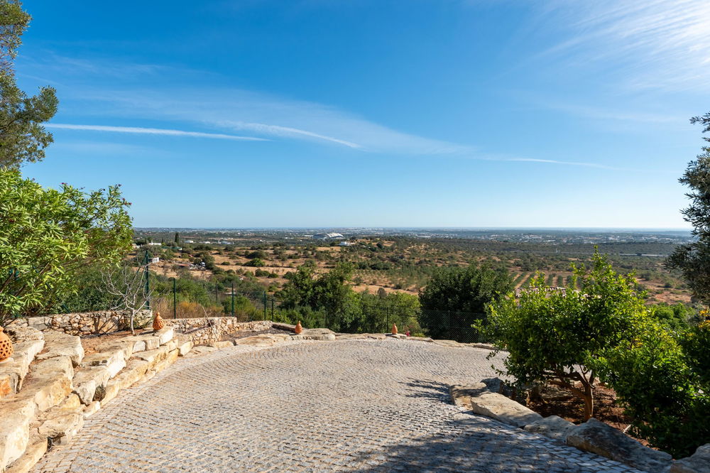 3 bedroom villa with genuine character and elegance, with sea views, a swimming pool and with a lot of privacy in Santa Barbara de Nexe 2908287307