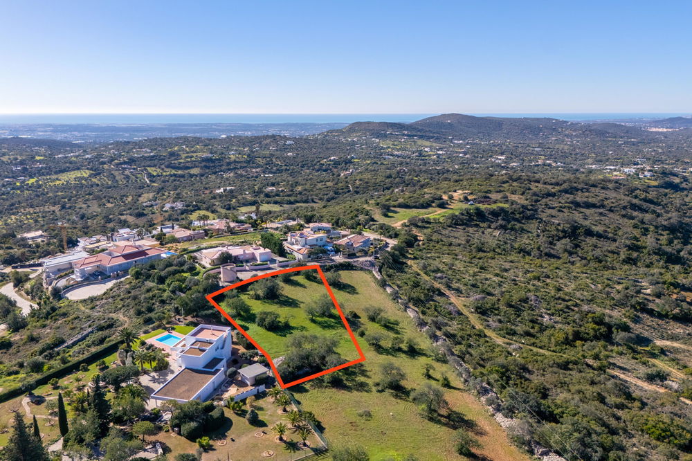 Beautiful plot in Quinta das Raposeiras with an exceptionnal construction possibility 2647440689