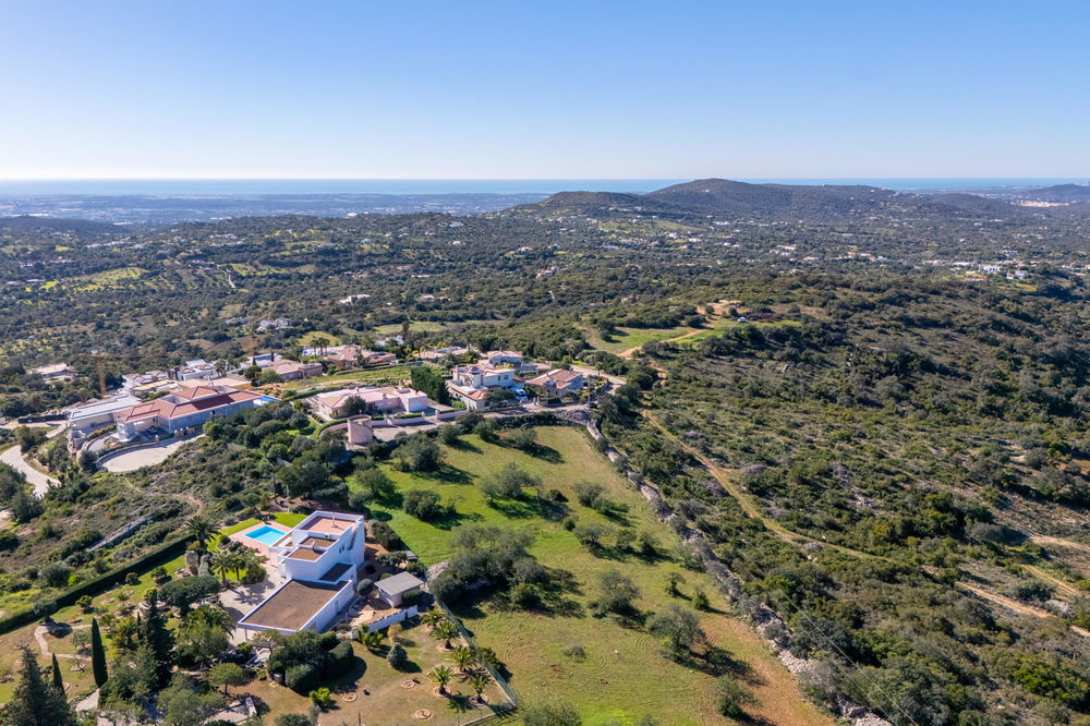 Beautiful plot in Quinta das Raposeiras with an exceptionnal construction possibility 2647440689