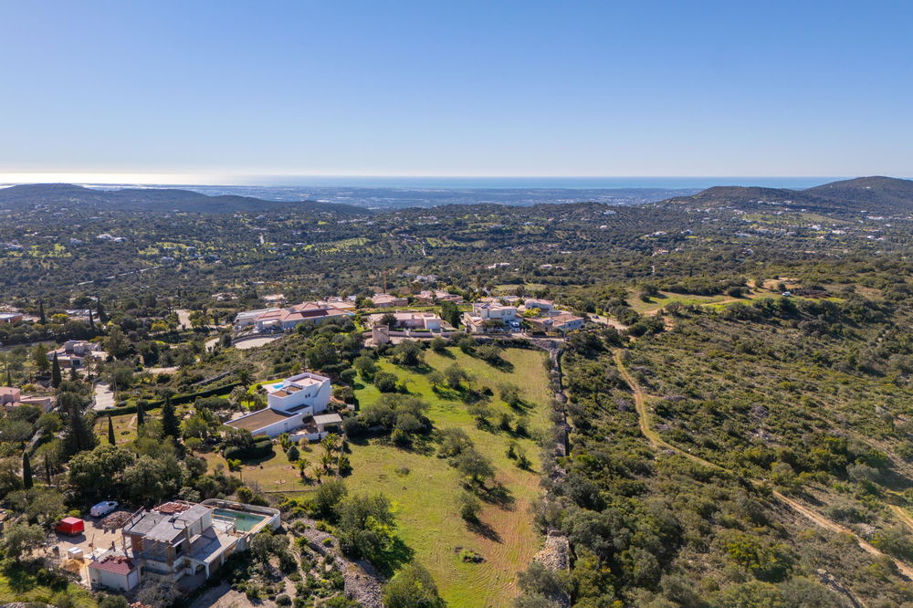 Beautiful plot in Quinta das Raposeiras with an exceptionnal construction possibility 2647440689