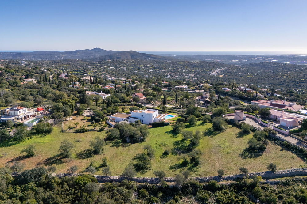 Beautiful plot in Quinta das Raposeiras with an exceptionnal construction possibility 2647440689